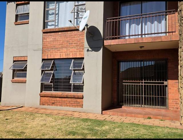 2 BEDROOM APARTMENT FOR SALE IN SUGAR BUSH ESTATE